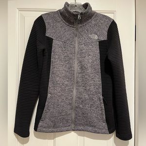 THE NORTH FACE RIBBED SLEEVE FULL-ZIP FLEECE